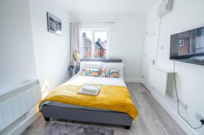 No 01 Small Studio flat in Aylesbury town Station